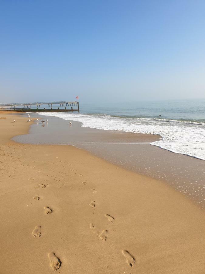 Bournemouth Hot Tub & Sauna Holiday Let Exterior photo